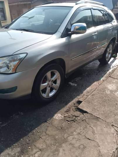 A picture of Lexus Rx330