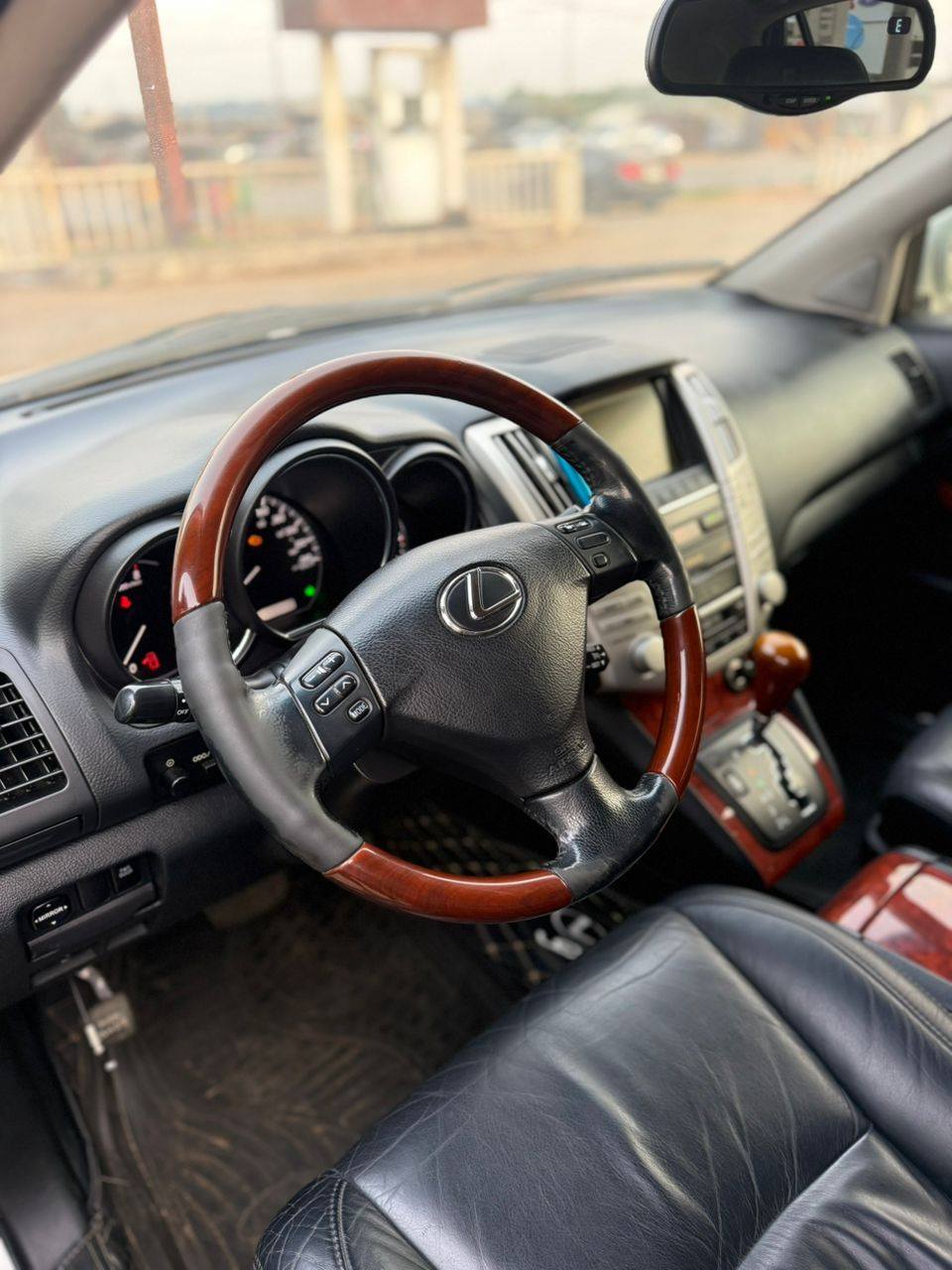 A picture of Lexus rx 330 2006