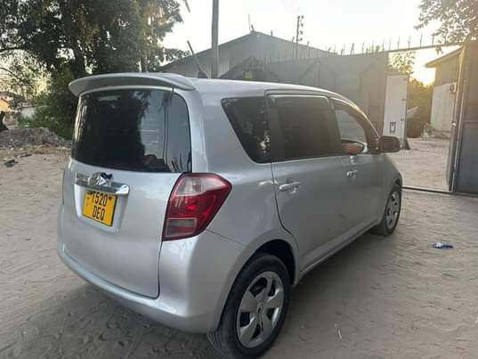 A picture of Toyota Ractis