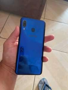 A picture of Samsung a20