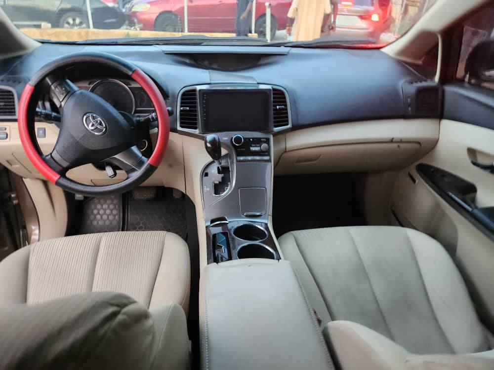 A picture of 010 Toyota Venza V6