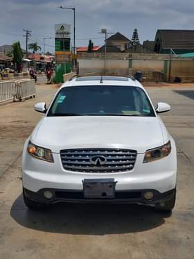 A picture of This is a barely used 2005 Infiniti FX35 SUV Car