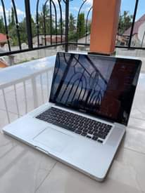 A picture of Nauza Laptop iko vizuri kama mpya nipo tabata sanene