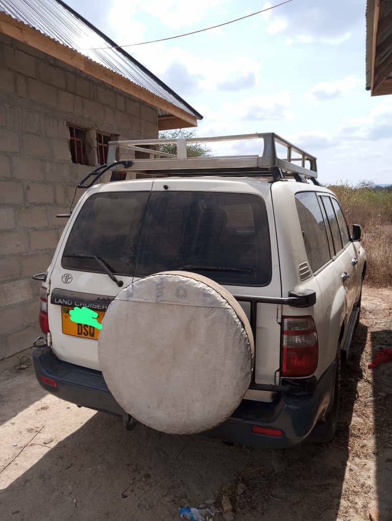 A picture of Land cruiser GX Reg no DS manu