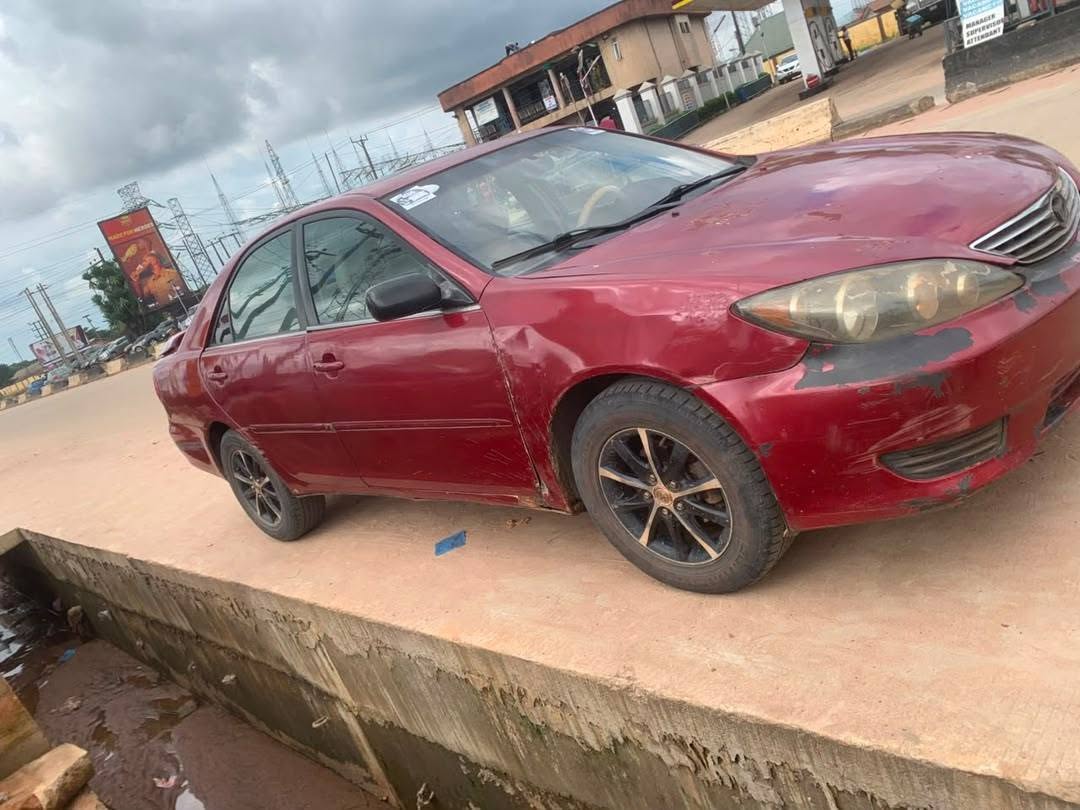 A picture of Camry 2 4