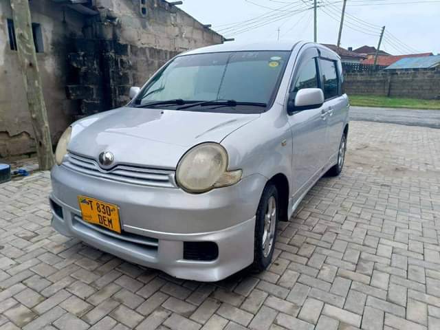 toyota sienta