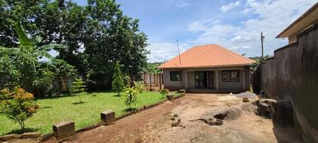 A picture of Mpererwe Kitegombwa estate 4bedrooms on 65120feet titled plot 120million 0705783434