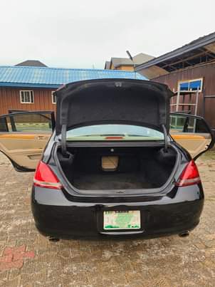 A picture of 09065706072 Powerful Toyota Avalon XLS for inspection and purchase 4