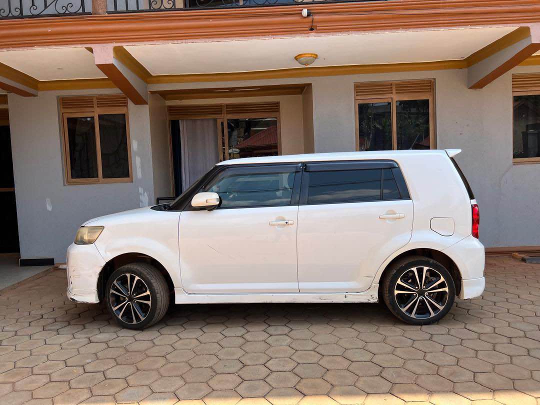 A picture of Toyota rumion 22m
