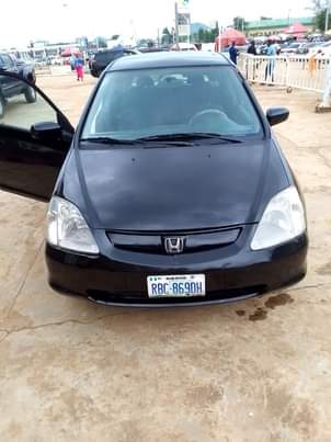 A picture of Honda civic 01 with good condition buh top gasket has