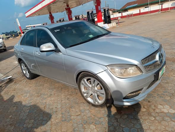 A picture of Mercedes Benz C300 09051289701