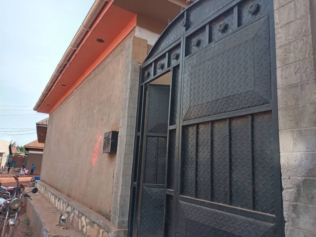 A picture of QUICK CASH FLOW 5 Rental Rooms Nansana INVESTMENT DEAL Own