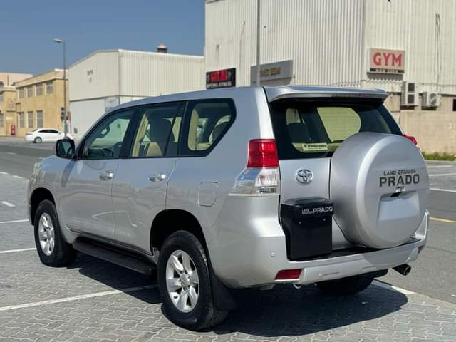 A picture of Toyota Prado 2012 gcc v4 TxL watsapp 0551513562