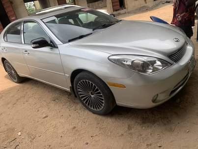A picture of Lexus es 330