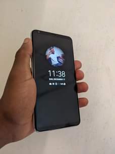 A picture of LG V30 ThnQ RAM 4gb Storage 64gb CLEAN no crack