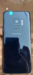 A picture of Samsung Galaxy s9 Duos cracked