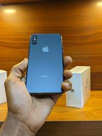 A picture of iPhone Xs Gb 256 Face id Display message Battery Message