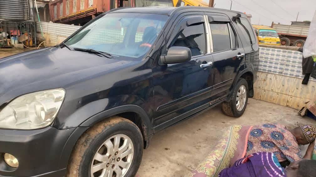 A picture of 2005 Honda cr v