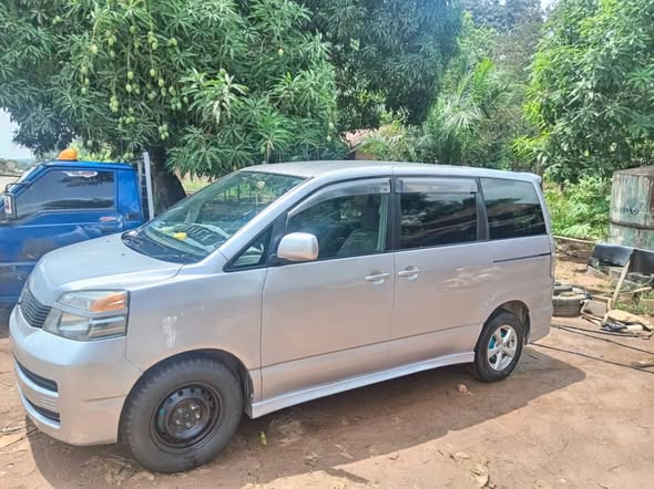A picture of Toyota Voxy executive edition