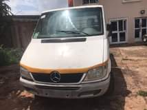 A picture of Mercedes pick up