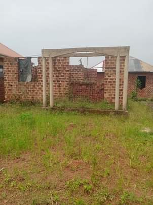 A picture of Shell house on quick sale at 7 5m