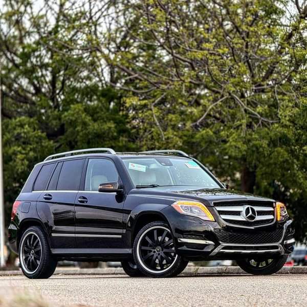 A picture of ACCIDENT FREE An Extremely Clean Foreign Used 2013 Mercedes Benz
