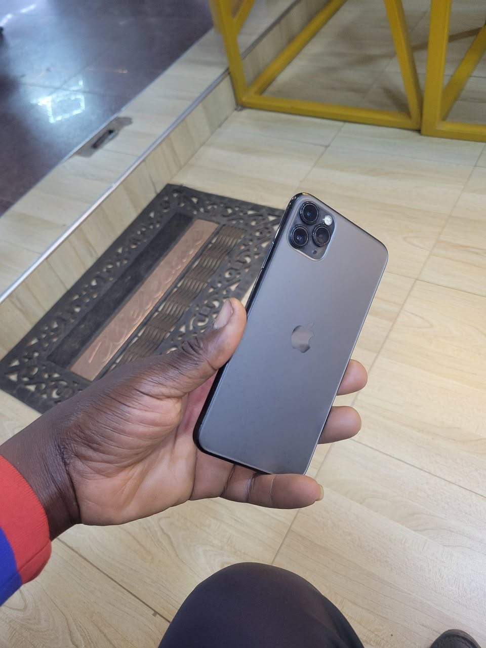 A picture of Iphone 11pm 64 gb