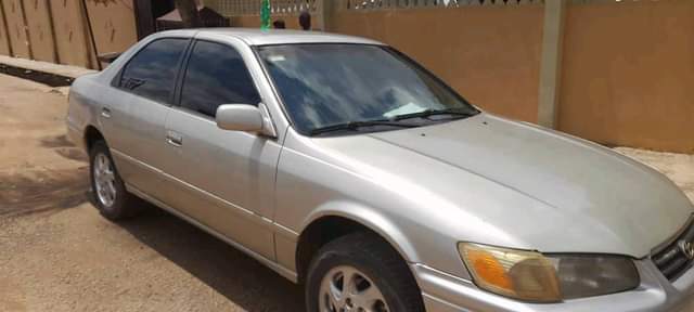 A picture of Toyota Camry drop light for sale in a very pristine