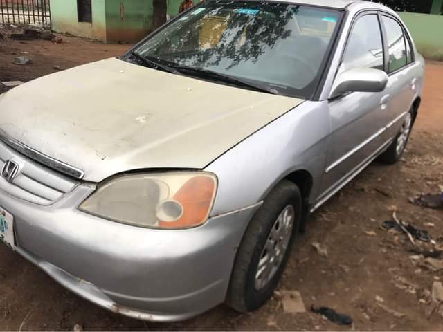 A picture of Honda Civic 04 fist body Ac chill engine an gear