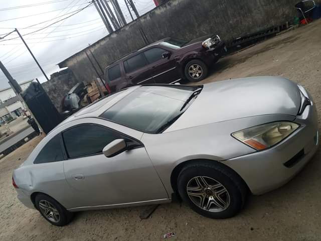 A picture of Honda Accord 2004