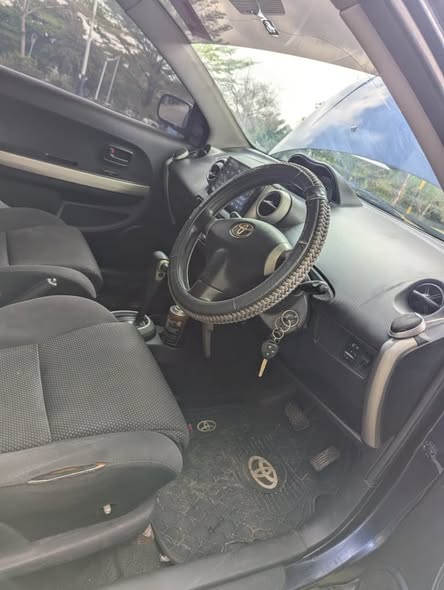 A picture of TOYOTA IST