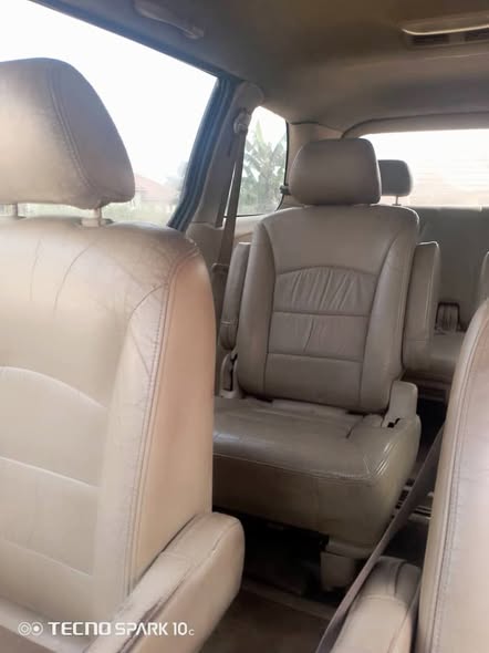 A picture of 06 Mazda MPV