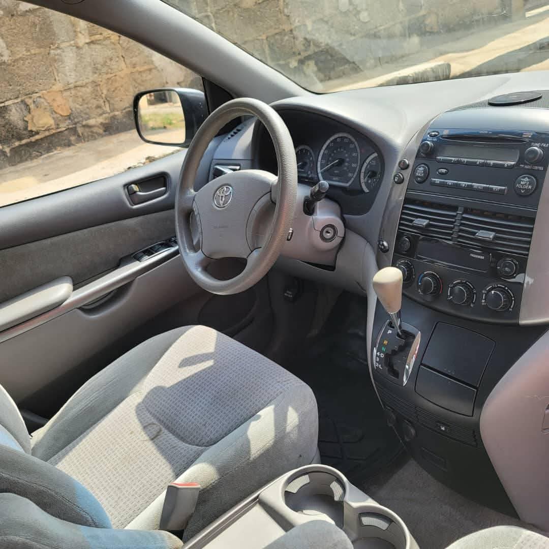 A picture of 2007 Toyota sienna