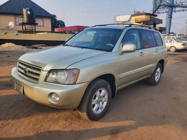 A picture of FIRST BODY TOKUMBO STANDARD TOYOTA HIGHLANDER EVERYTHING IS WORKING PERFECTLY