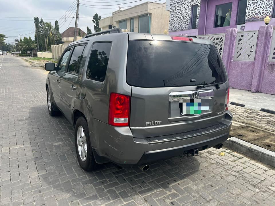 A picture of Honda pilot 09