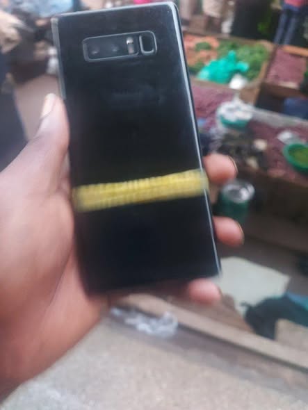 A picture of Samsung galaxy note 8 board