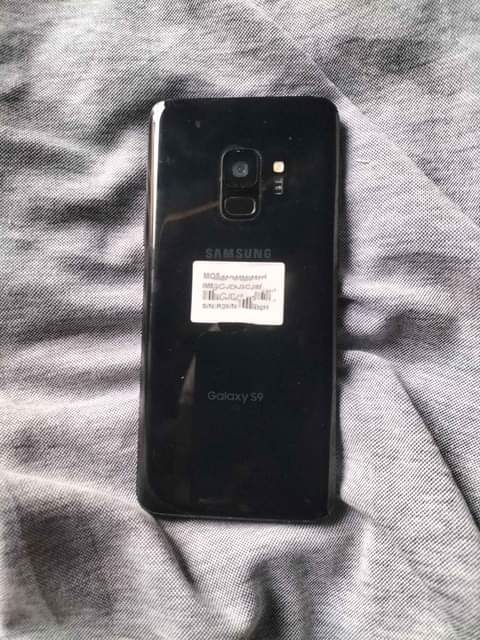 A picture of Samsung S9 Plain