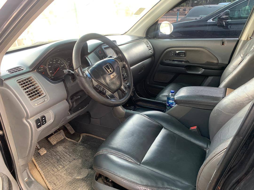 A picture of Toyota Avalon 2006 model