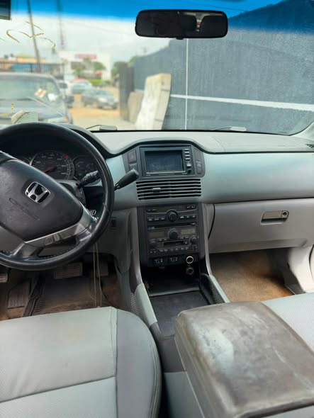 A picture of 2006 HONDA PILOT
