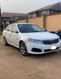 A picture of Clean Nigerian Used White Kia Optima 2009