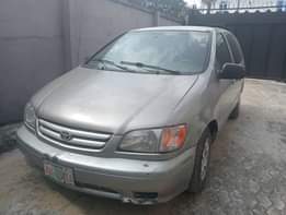 A picture of As Edey hot Evening market don land 2000 model sienna
