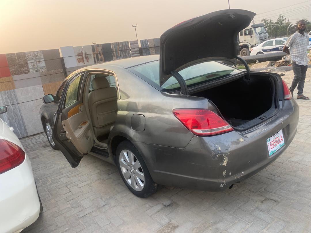 A picture of Toyota Avalon 2008