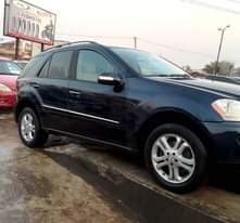 A picture of Mercedes Benz ML500