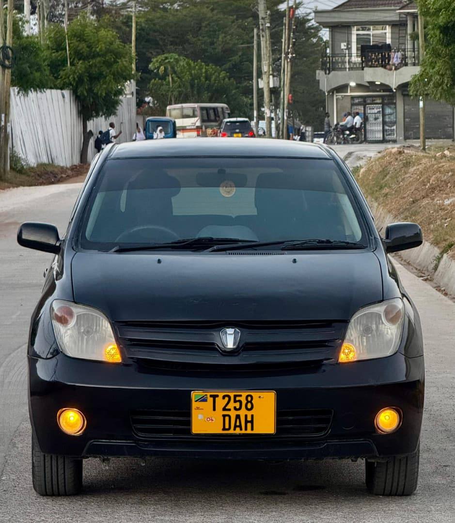 A picture of TOYOTA IST DAH ENGINE 1NZ COLOUR BLACK PETROL Cc 1490