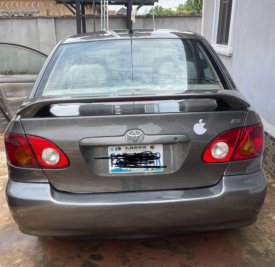 A picture of TOYOTA COROLLA 2004