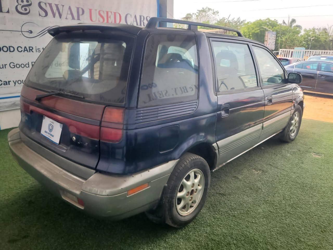 A picture of 2003 Hyundai santomo