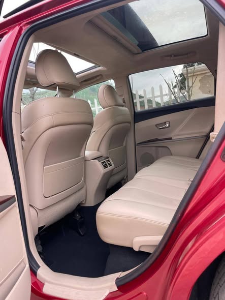 A picture of Toyota venza 2010