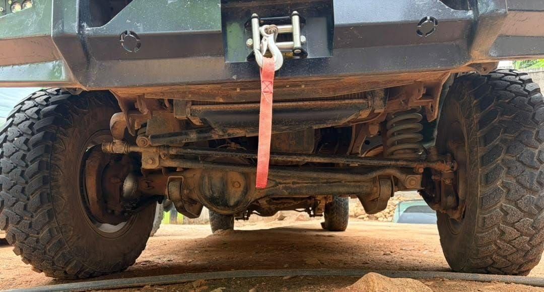 A picture of 2001 good land cruiser tourist vehicle