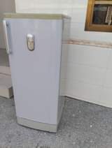 A picture of Mwenye bahat aje abebe Samsung fridge nzuri ina water dispenser