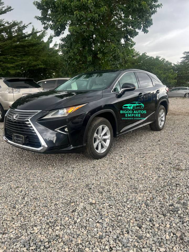A picture of Distress foreign used Rx350 2017 model